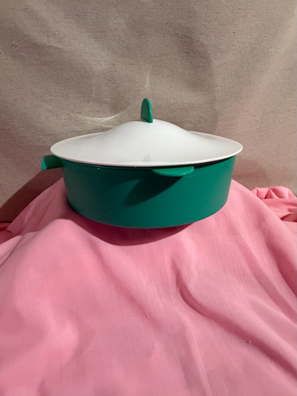 Tupperware Green and White Serving Bowl with Lid - Home Party Supplies